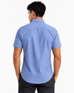 Camisa manga corta con bolsillo para hombre en color Azul Polvo, vista trasera