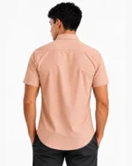 Camisa manga corta con bolsillo para hombre en color Palo de rosa, vista trasera