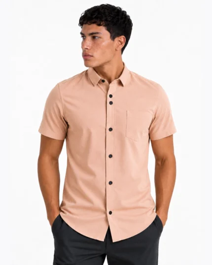 Camisa manga corta con bolsillo para hombre en color Palo de rosa, vista frontal
