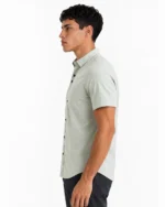 Camisa manga corta con bolsillo para hombre en color Verde Sage, vista lateral